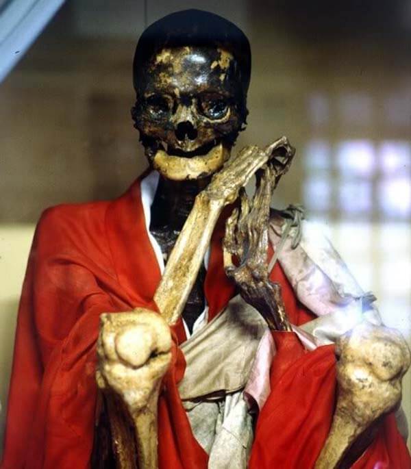 Sokushinbutsu - Morbidní Japonský Rituál mumie sebemumifikace sebevražda creepy darktown.cz děsivá záhada budha