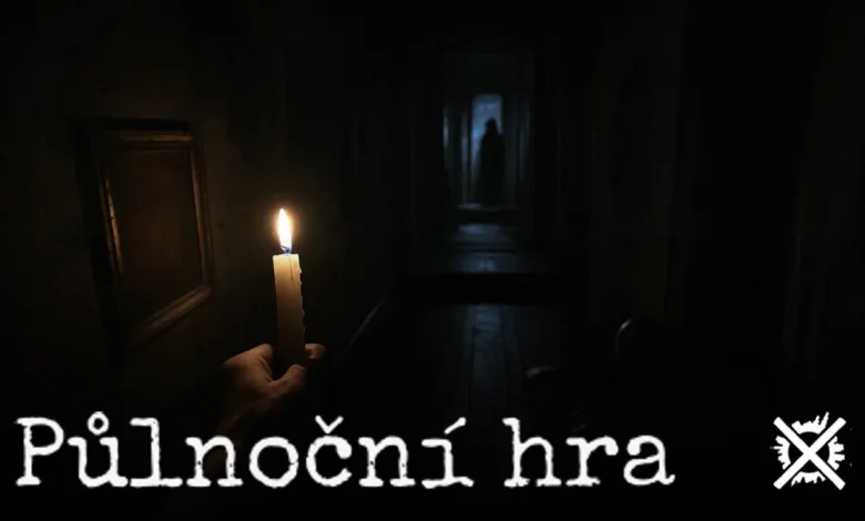 Osamělá hořící svíčka ve tmě domu a temná vysoká silueta Půlnočního muže v pozadí